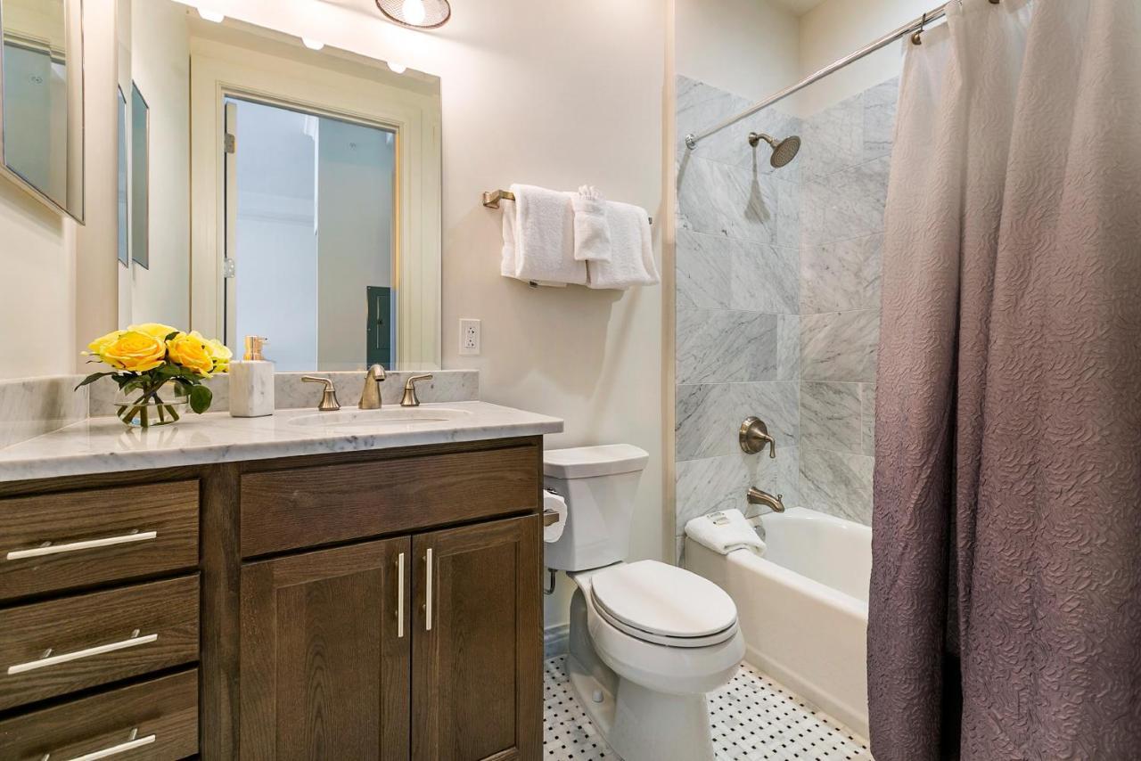 1 And 2 Bedroom Private Condos Steps Away From French Quarter 뉴올리언스 외부 사진
