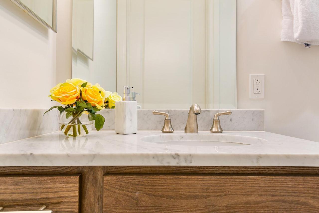 1 And 2 Bedroom Private Condos Steps Away From French Quarter 뉴올리언스 외부 사진